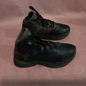 Teenager Under Armour Basketball Shoes Size 5Y Black